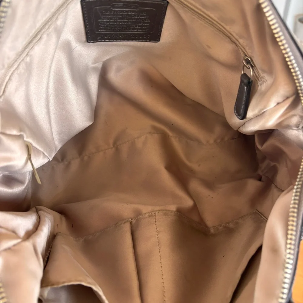 COACH Taylor Snake Print Bag F26037
Gunmetal Python Embossed Luxe
Structured - Picture 12 of 16